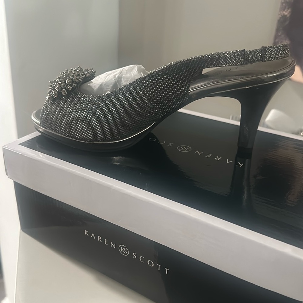 Brand new dressy shoe
